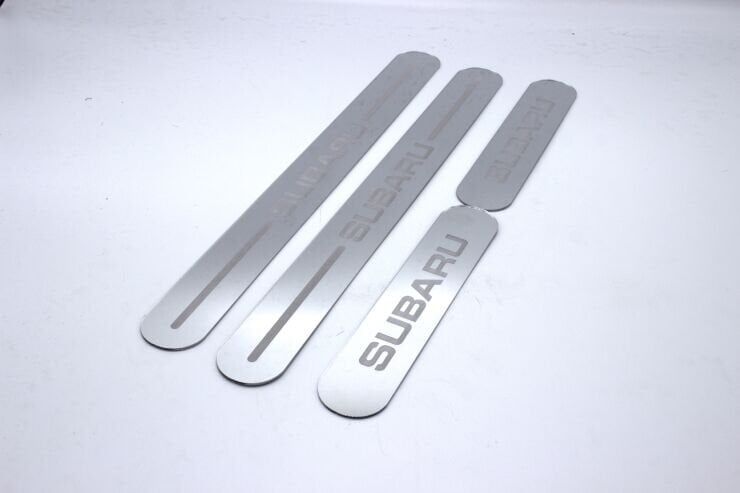 Subaru Gri Işıksız Kapı Eşiği