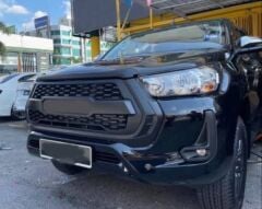 Toyota Hilux 2021+ İçin Uyumlu Panjur (Kırmızı Yazı İle)