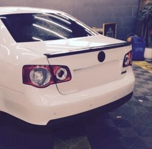 Volkswagen Jetta 2006-2012 Uyumlu Yedek Parça Spoiler- Piano Black