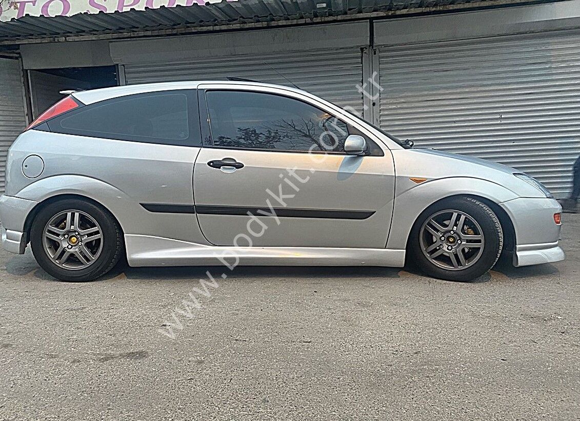 Ford Focus 1  Uyumlu Yedek Parça HB Tek Kapı Marşpiyel
