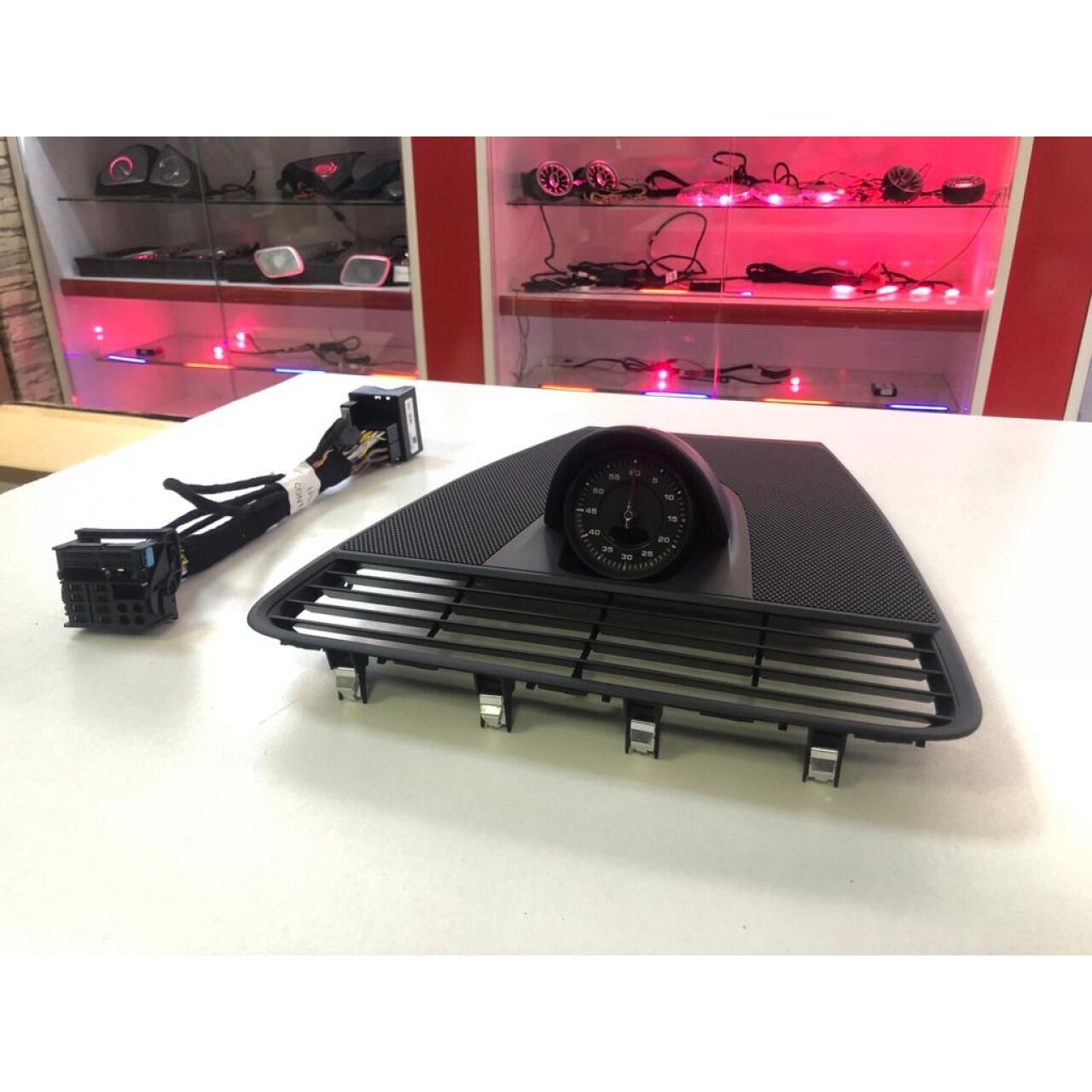 Porsche Panamera 2017-2021 Uyumlu Kasa (siyah) Saat (Siyah)