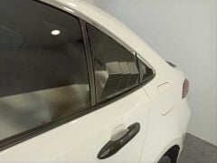 Toyota Corolla 2019+ Uyumlu Kelebek Cam Kaplama Piano Black