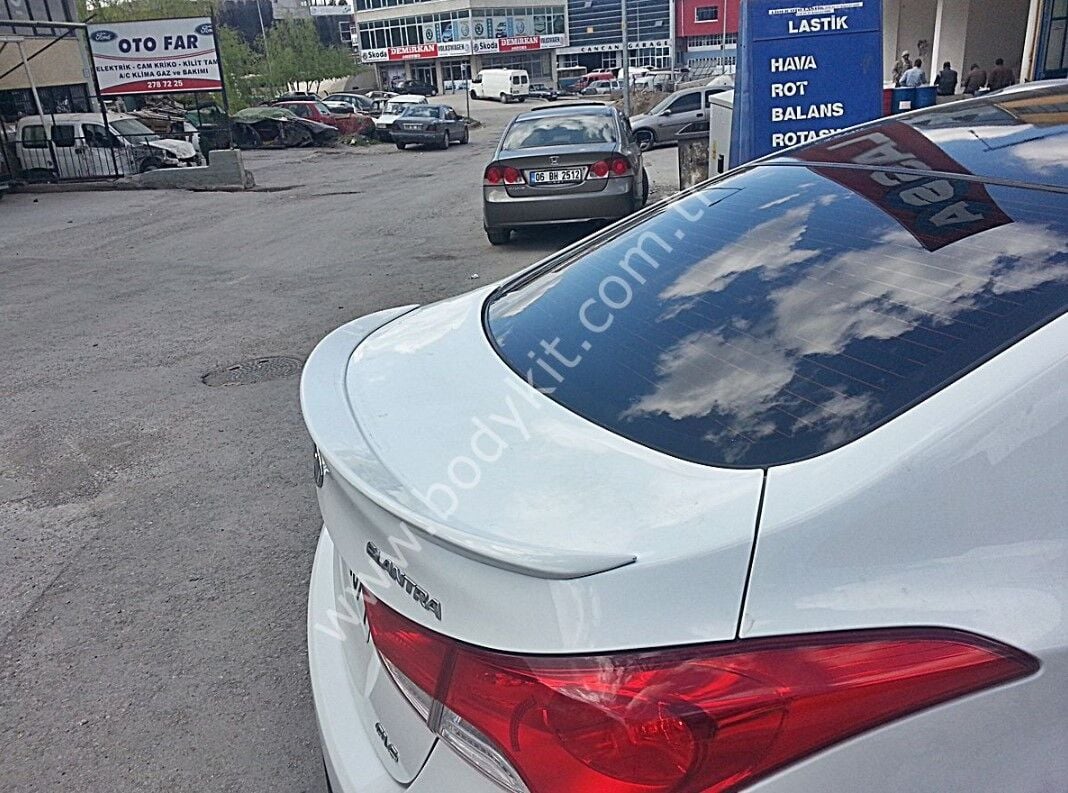 Hyundai Elantra Uyumlu Yedek Parça Spoiler