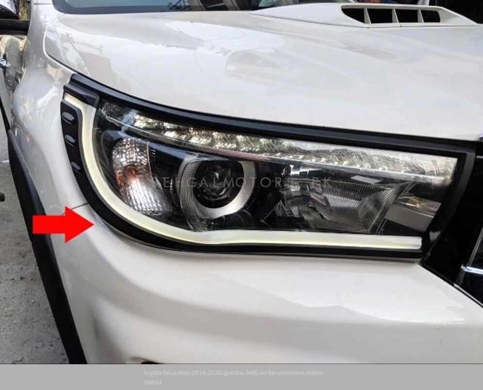 Toyota Hilux Revo 2016-2020 Uyumlu Yedek Parça Kayar Sinyalli Gündüz Ledli Ön Far Çerçevesi