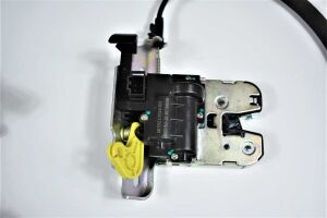 Audi A4 2016-2019  Uyumlu Yedek Parça Elektrikli Bagaj Açma