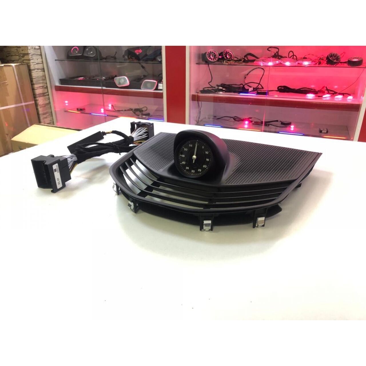 Porsche Taycan Kasa Uyumlu (Siyah) Saat (Siyah)