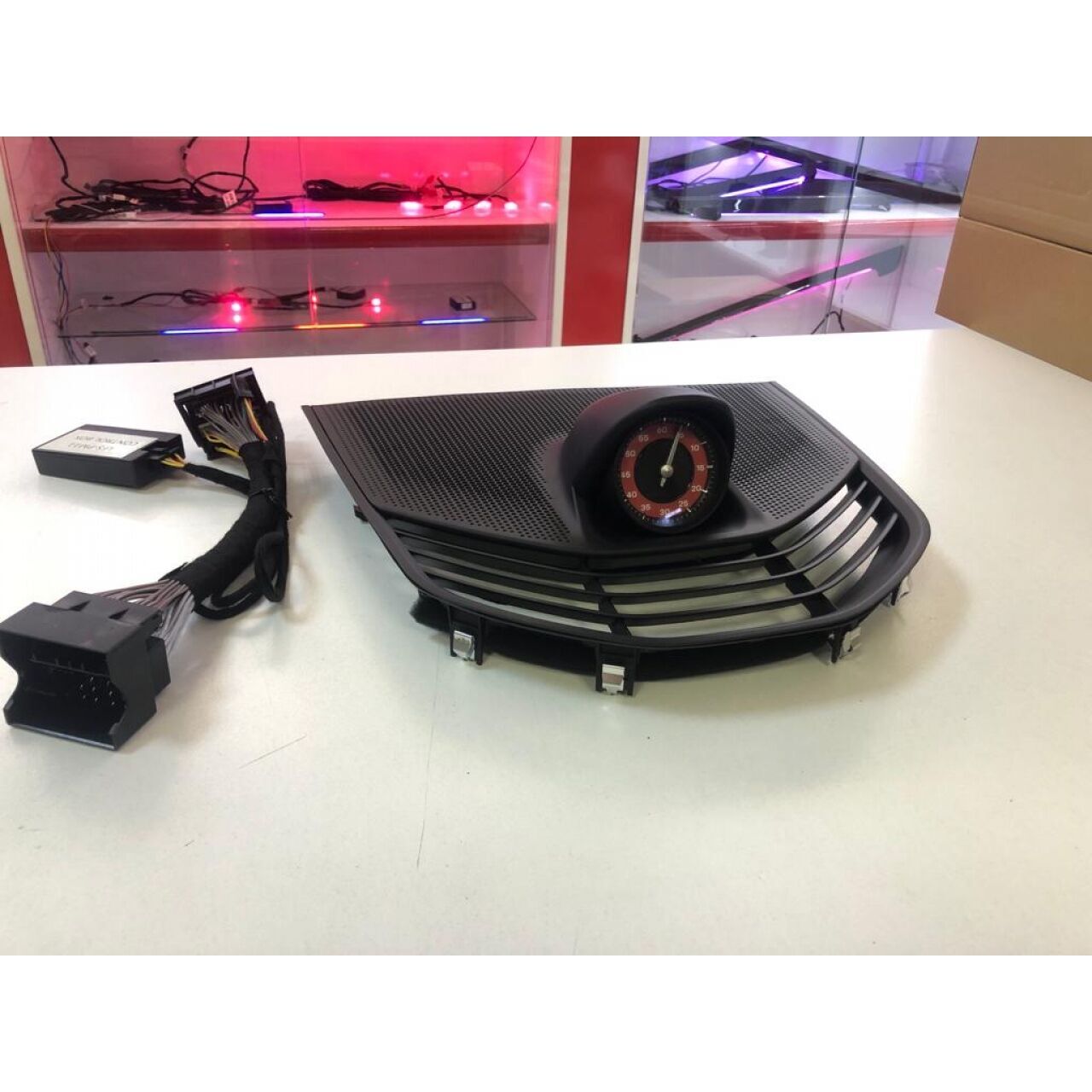 Porsche Taycan Kasa Uyumlu (siyah) Saat (kırmızı)