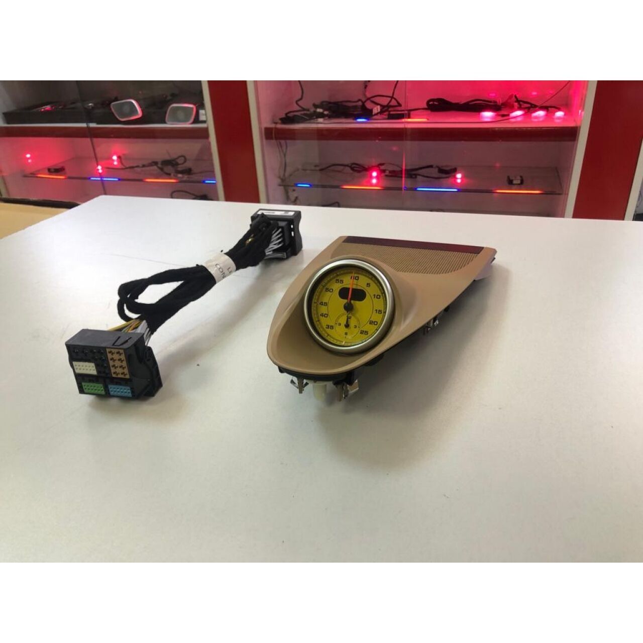 Porsche 718 2016-2021 Kasa Uyumlu (bej) Saat (Sarı)