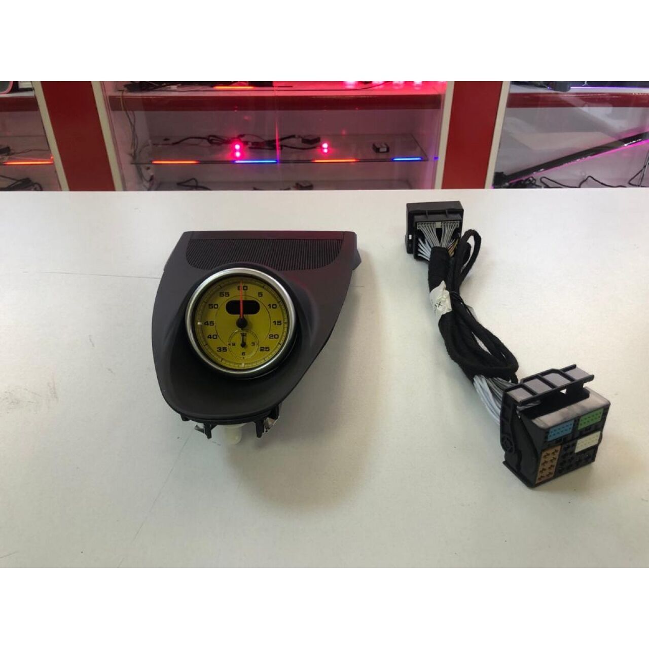 Porsche 718 2016-2021 Kasa Uyumlu (siyah) Saat (Sarı)